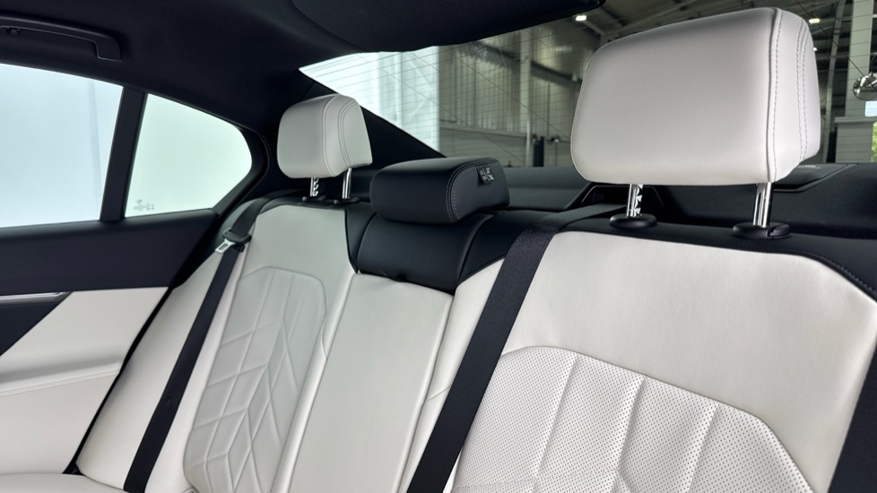 BMW i5 250kW eDrive40 M Sport 84kWh 4dr Auto Electric Saloon - Image 41