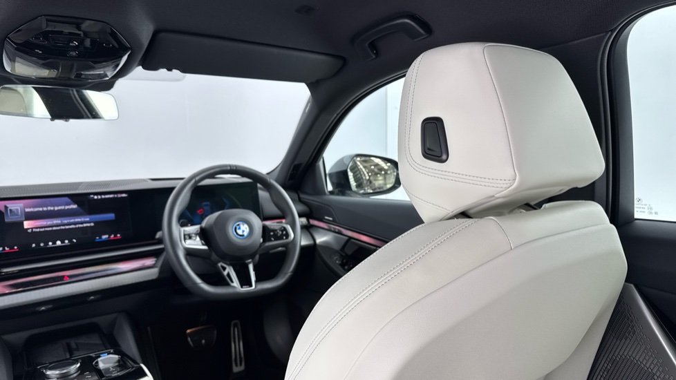 BMW i5 250kW eDrive40 M Sport 84kWh 4dr Auto Electric Saloon - Image 44