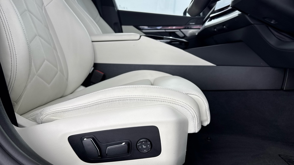 BMW i5 250kW eDrive40 M Sport 84kWh 4dr Auto Electric Saloon - Image 45