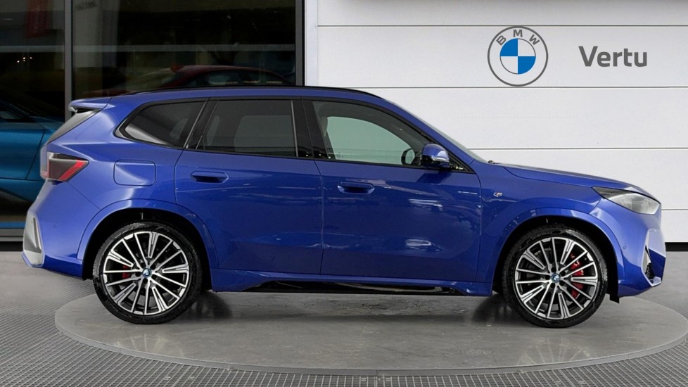 BMW iX1 150kW eDrive20 Shadow Edition 65kWh 5dr Auto Electric Estate - Image 3