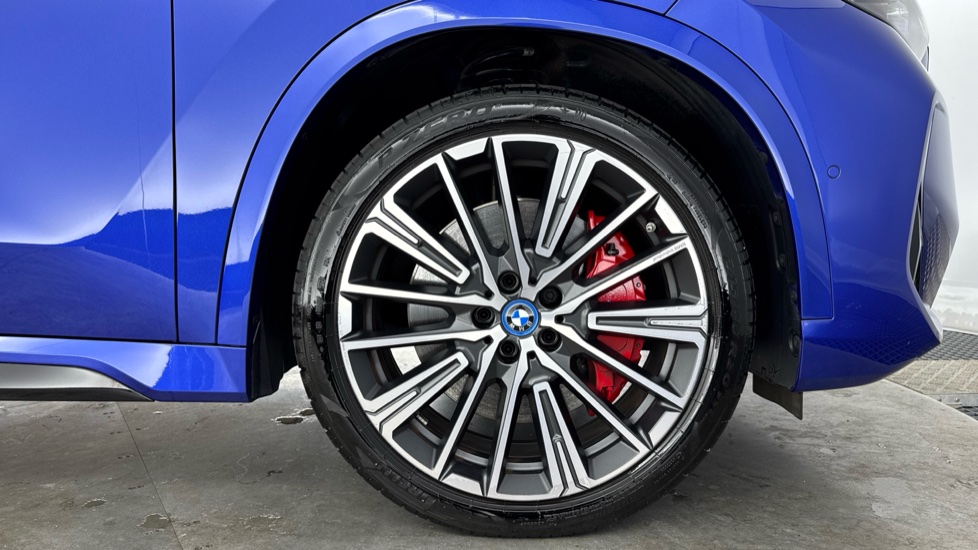 BMW iX1 150kW eDrive20 Shadow Edition 65kWh 5dr Auto Electric Estate - Image 14