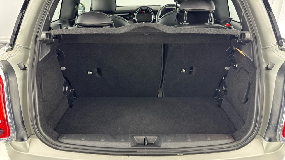 MINI Hatchback 135kW Cooper S Level 3 33kWh 3dr Auto Electric Hatchback - Image 13