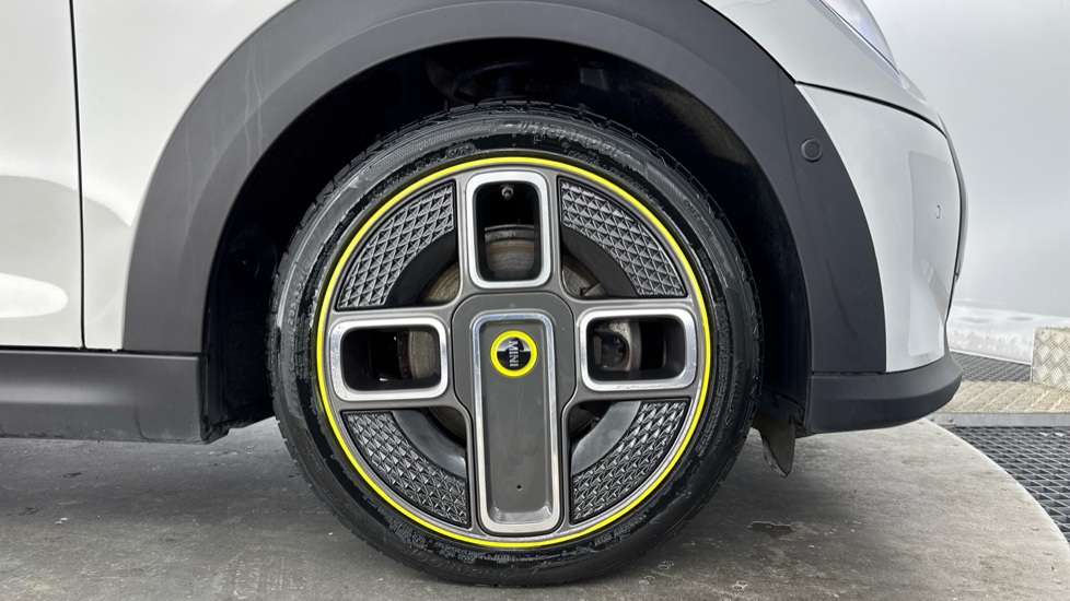MINI Hatchback 135kW Cooper S Level 3 33kWh 3dr Auto Electric Hatchback - Image 14