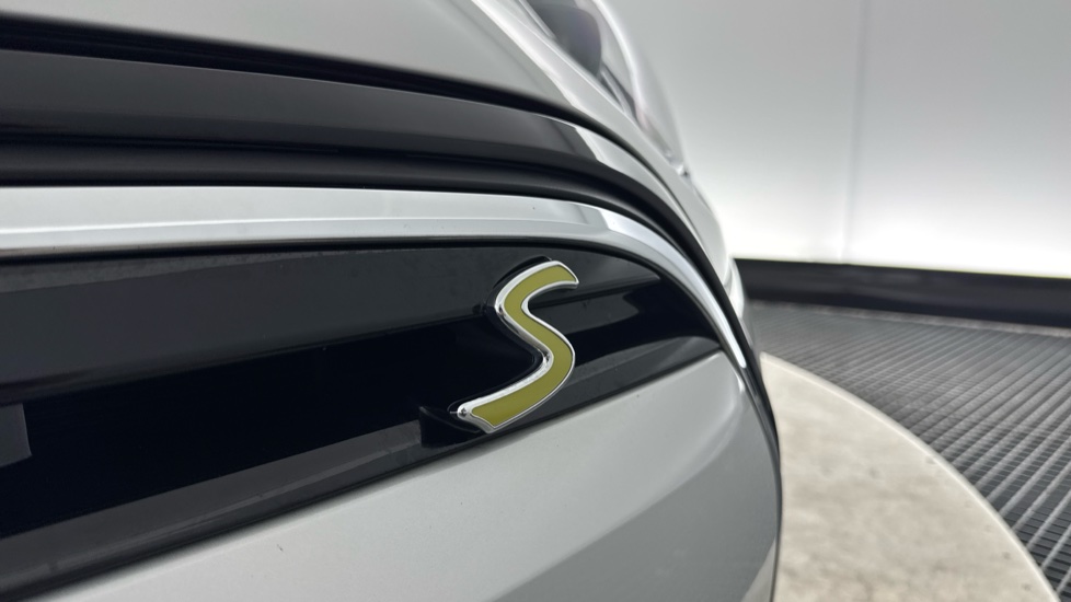 MINI Hatchback 135kW Cooper S Level 3 33kWh 3dr Auto Electric Hatchback - Image 35