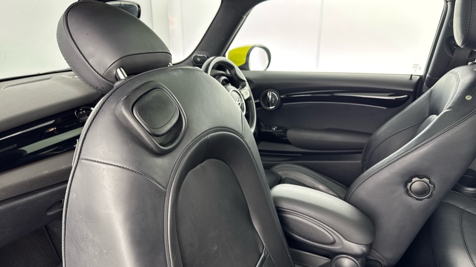 MINI Hatchback 135kW Cooper S Level 3 33kWh 3dr Auto Electric Hatchback - Image 40