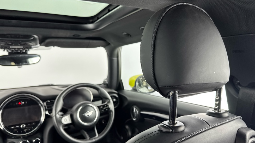 MINI Hatchback 135kW Cooper S Level 3 33kWh 3dr Auto Electric Hatchback - Image 44