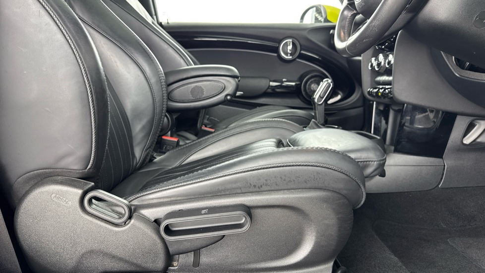 MINI Hatchback 135kW Cooper S Level 3 33kWh 3dr Auto Electric Hatchback - Image 47
