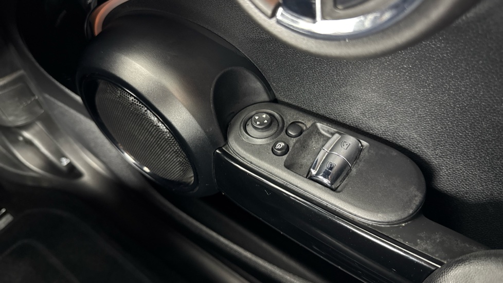 MINI Hatchback 135kW Cooper S Level 3 33kWh 3dr Auto Electric Hatchback - Image 60