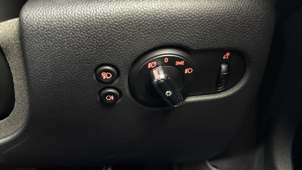 MINI Hatchback 135kW Cooper S Level 3 33kWh 3dr Auto Electric Hatchback - Image 62