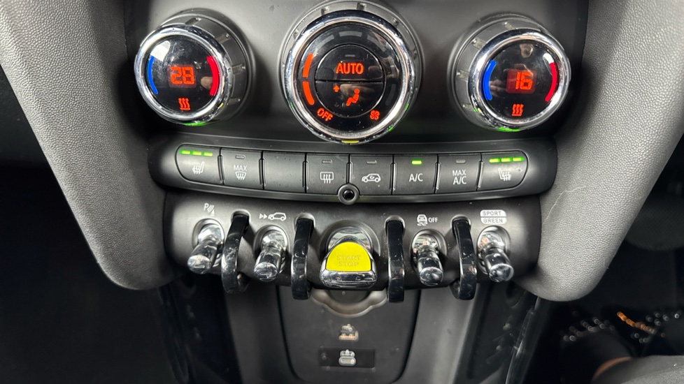 MINI Hatchback 135kW Cooper S Level 3 33kWh 3dr Auto Electric Hatchback - Image 64