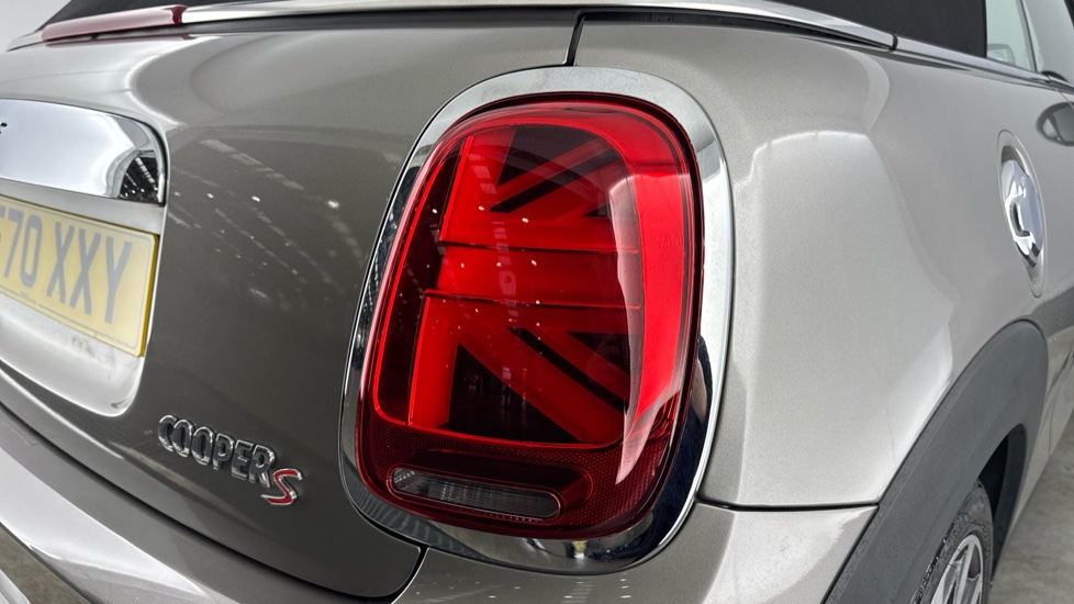 MINI Convertible 2.0 Cooper S Exclusive II 2dr Petrol Convertible - Image 22