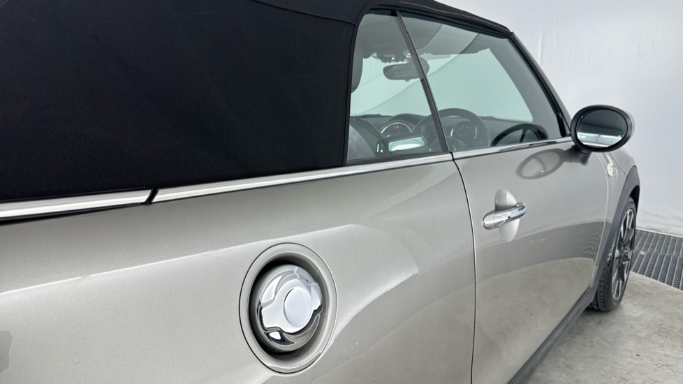 MINI Convertible 2.0 Cooper S Exclusive II 2dr Petrol Convertible - Image 26