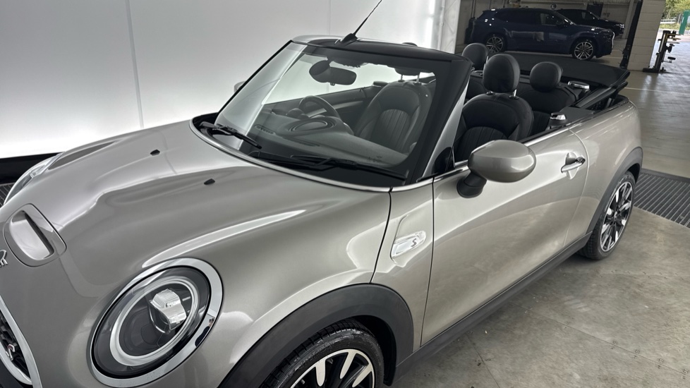 MINI Convertible 2.0 Cooper S Exclusive II 2dr Petrol Convertible - Image 31