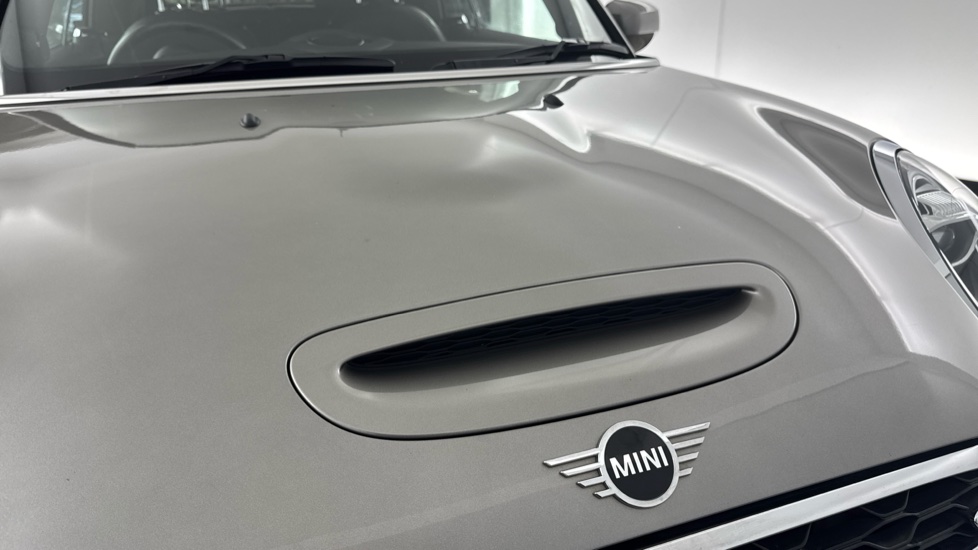 MINI Convertible 2.0 Cooper S Exclusive II 2dr Petrol Convertible - Image 33