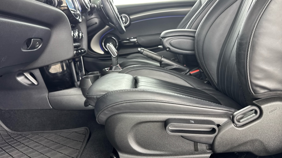 MINI Convertible 2.0 Cooper S Exclusive II 2dr Petrol Convertible - Image 35