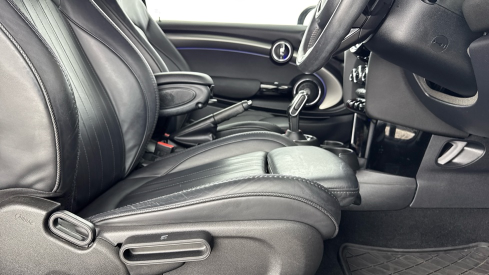 MINI Convertible 2.0 Cooper S Exclusive II 2dr Petrol Convertible - Image 42
