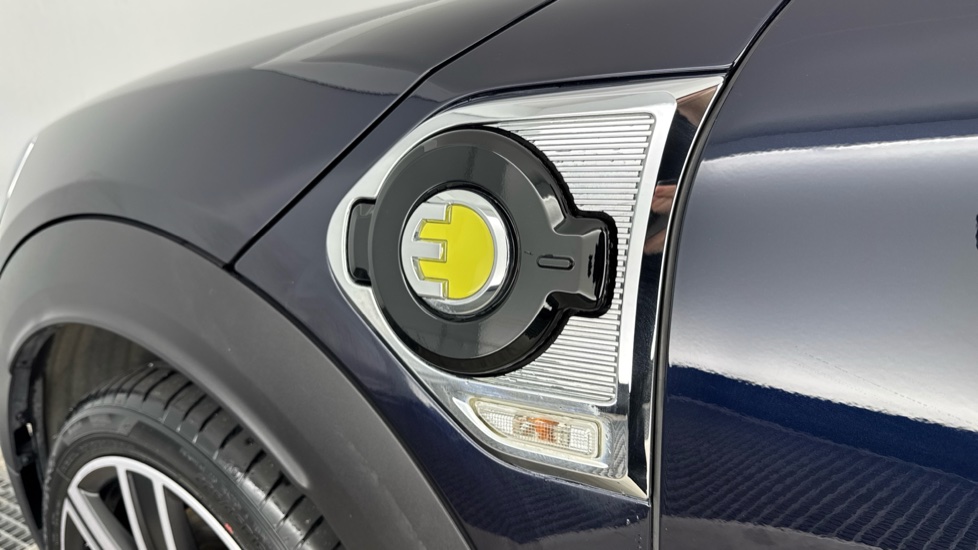MINI Countryman 1.5 Cooper S E Exclusive ALL4 PHEV 5dr Auto Hatchback - Image 39