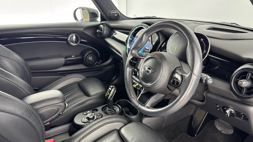 MINI Hatchback 135kW Cooper S Level 3 33kWh 3dr Auto Electric Hatchback - Image 6
