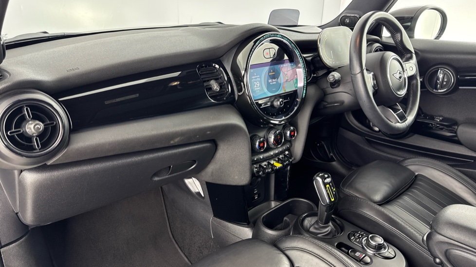 MINI Hatchback 135kW Cooper S Level 3 33kWh 3dr Auto Electric Hatchback - Image 7