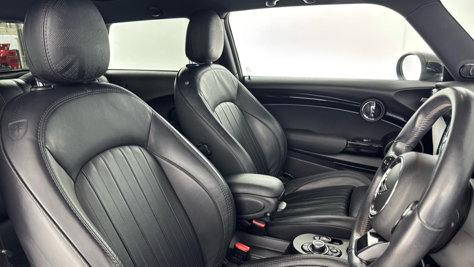MINI Hatchback 135kW Cooper S Level 3 33kWh 3dr Auto Electric Hatchback - Image 11