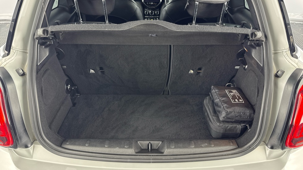 MINI Hatchback 135kW Cooper S Level 3 33kWh 3dr Auto Electric Hatchback - Image 13