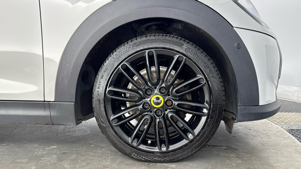 MINI Hatchback 135kW Cooper S Level 3 33kWh 3dr Auto Electric Hatchback - Image 14