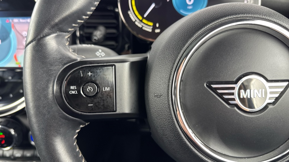 MINI Hatchback 135kW Cooper S Level 3 33kWh 3dr Auto Electric Hatchback - Image 17