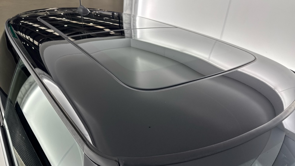 MINI Hatchback 135kW Cooper S Level 3 33kWh 3dr Auto Electric Hatchback - Image 21