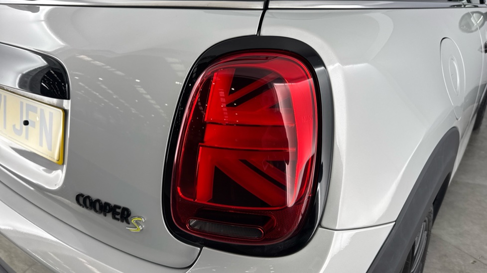 MINI Hatchback 135kW Cooper S Level 3 33kWh 3dr Auto Electric Hatchback - Image 22