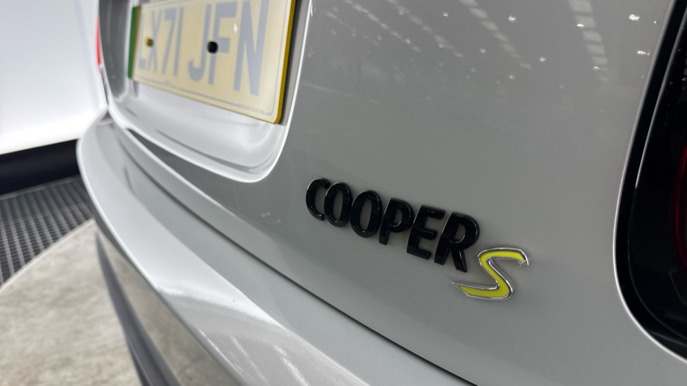MINI Hatchback 135kW Cooper S Level 3 33kWh 3dr Auto Electric Hatchback - Image 24