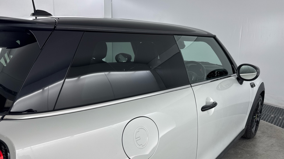 MINI Hatchback 135kW Cooper S Level 3 33kWh 3dr Auto Electric Hatchback - Image 28