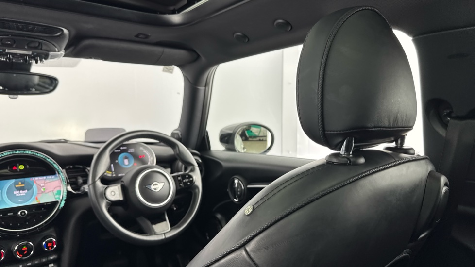 MINI Hatchback 135kW Cooper S Level 3 33kWh 3dr Auto Electric Hatchback - Image 41