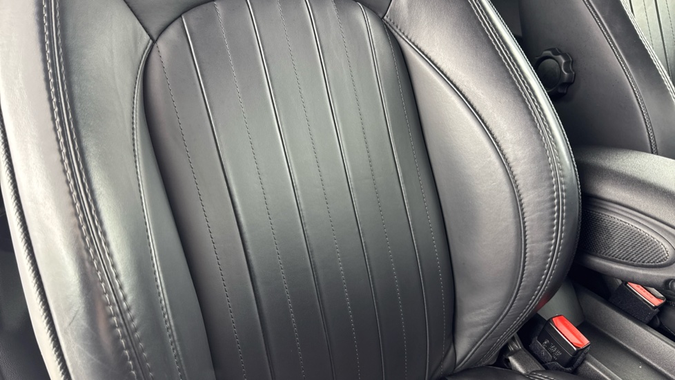 MINI Hatchback 135kW Cooper S Level 3 33kWh 3dr Auto Electric Hatchback - Image 43