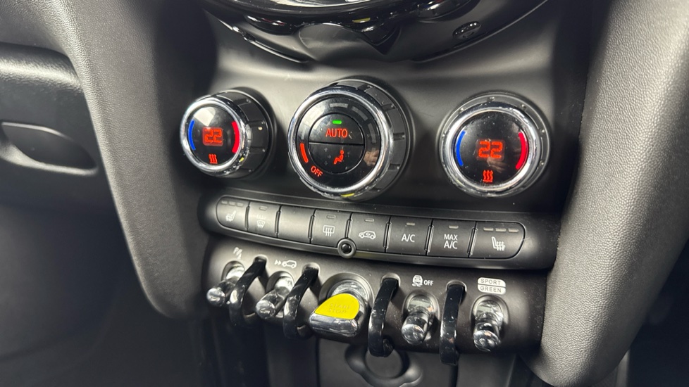 MINI Hatchback 135kW Cooper S Level 3 33kWh 3dr Auto Electric Hatchback - Image 46