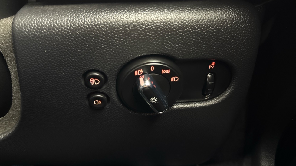 MINI Hatchback 135kW Cooper S Level 3 33kWh 3dr Auto Electric Hatchback - Image 52