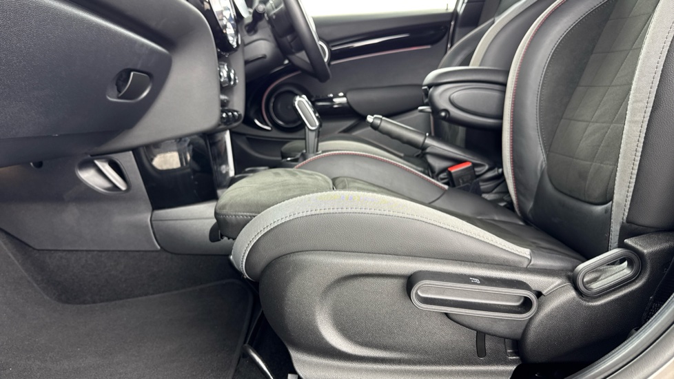 MINI Hatchback 1.5 Cooper Sport 5dr Auto Petrol Hatchback - Image 36