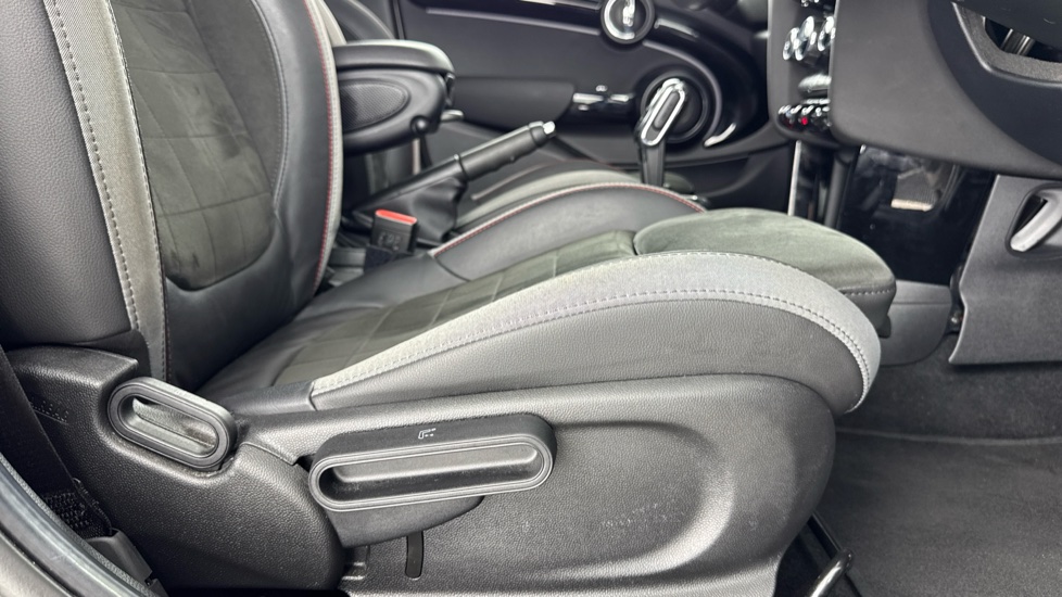 MINI Hatchback 1.5 Cooper Sport 5dr Auto Petrol Hatchback - Image 47