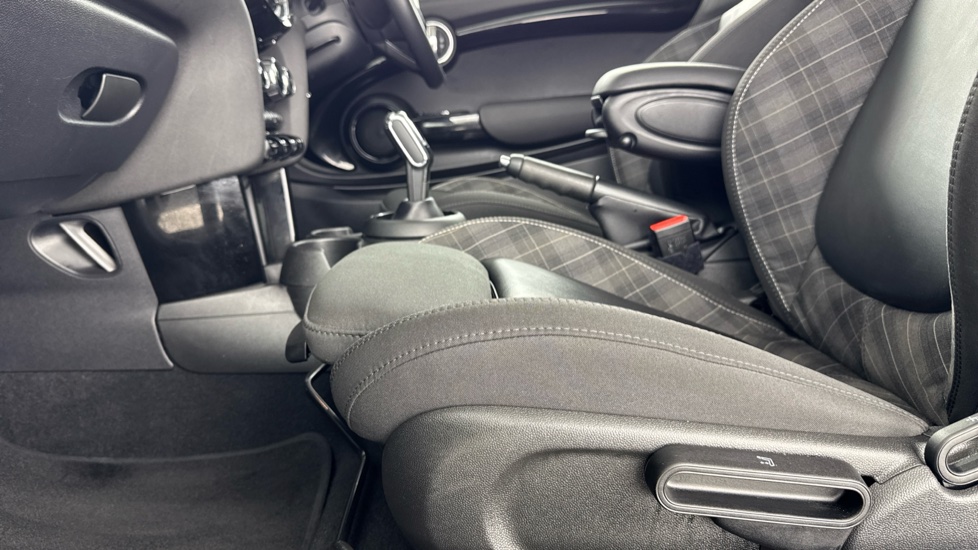 MINI Hatchback 2.0 Cooper S Classic II 3dr Auto Petrol Hatchback - Image 34