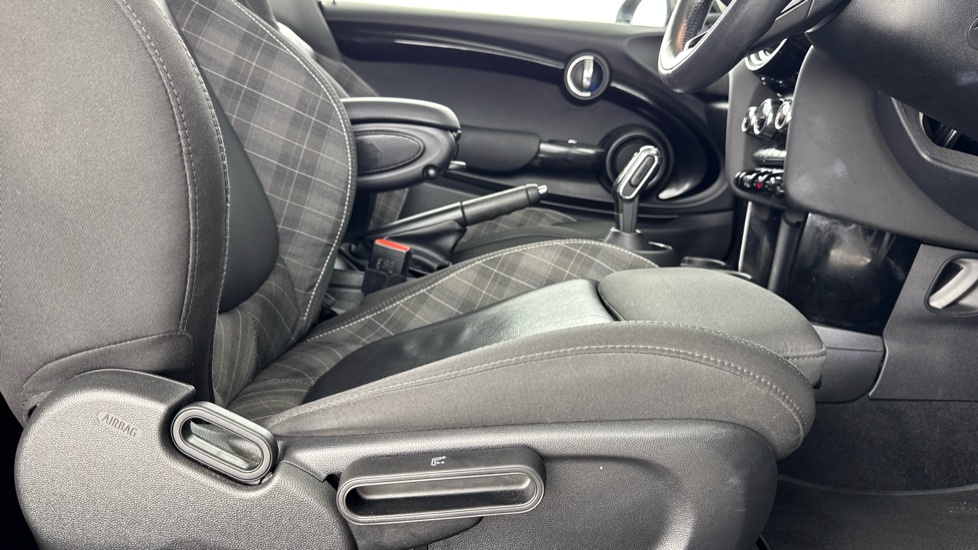 MINI Hatchback 2.0 Cooper S Classic II 3dr Auto Petrol Hatchback - Image 39