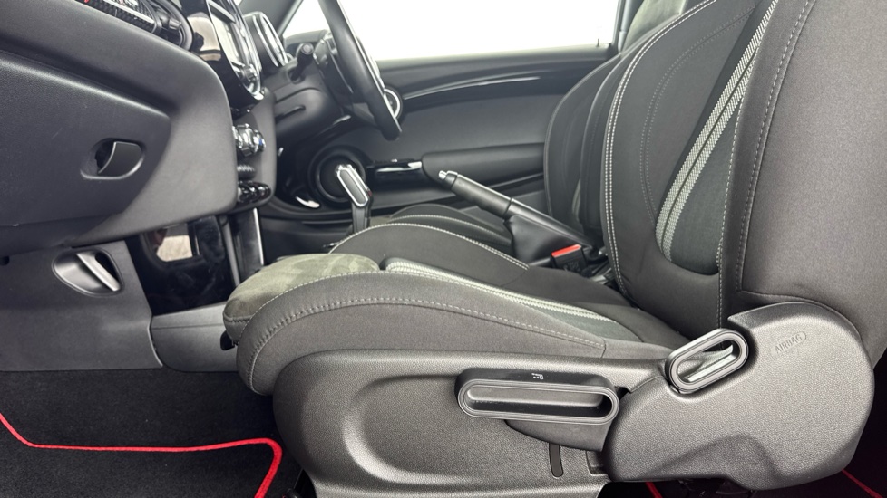 MINI Hatchback 2.0 Cooper S Sport II 3dr Auto Petrol Hatchback - Image 33