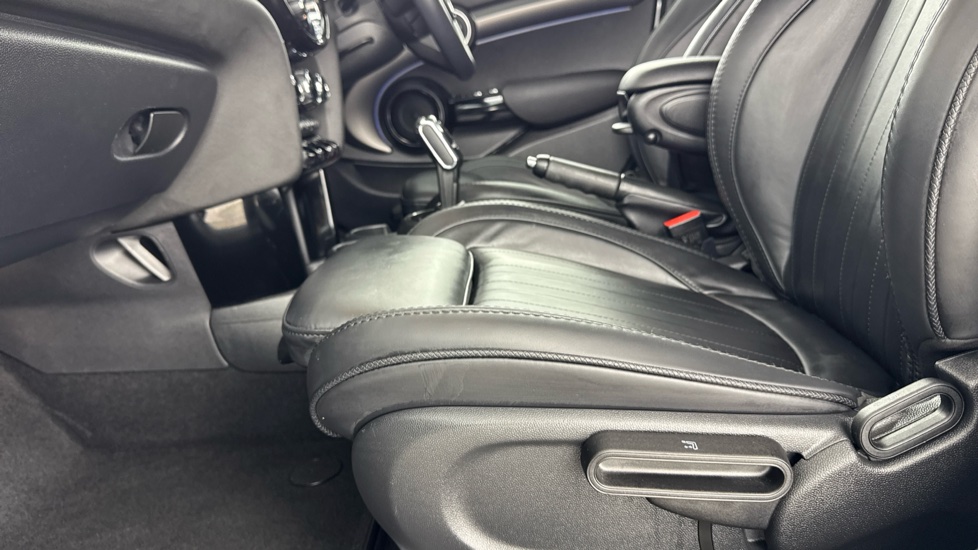 MINI Hatchback 1.5 Cooper Exclusive 5dr Auto Petrol Hatchback - Image 31