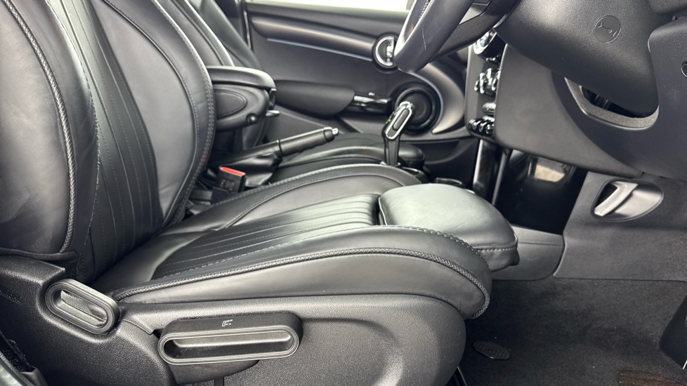 MINI Hatchback 1.5 Cooper Exclusive 5dr Auto Petrol Hatchback - Image 38