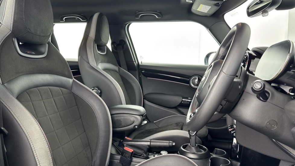 MINI Hatchback 1.5 Cooper Sport Premium 5dr Auto Petrol Hatchback - Image 11
