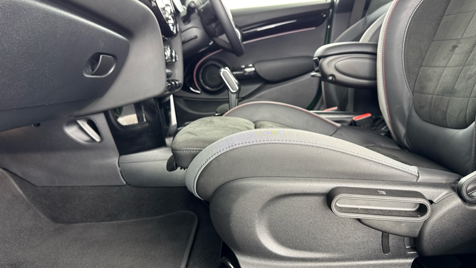 MINI Hatchback 1.5 Cooper Sport Premium 5dr Auto Petrol Hatchback - Image 34