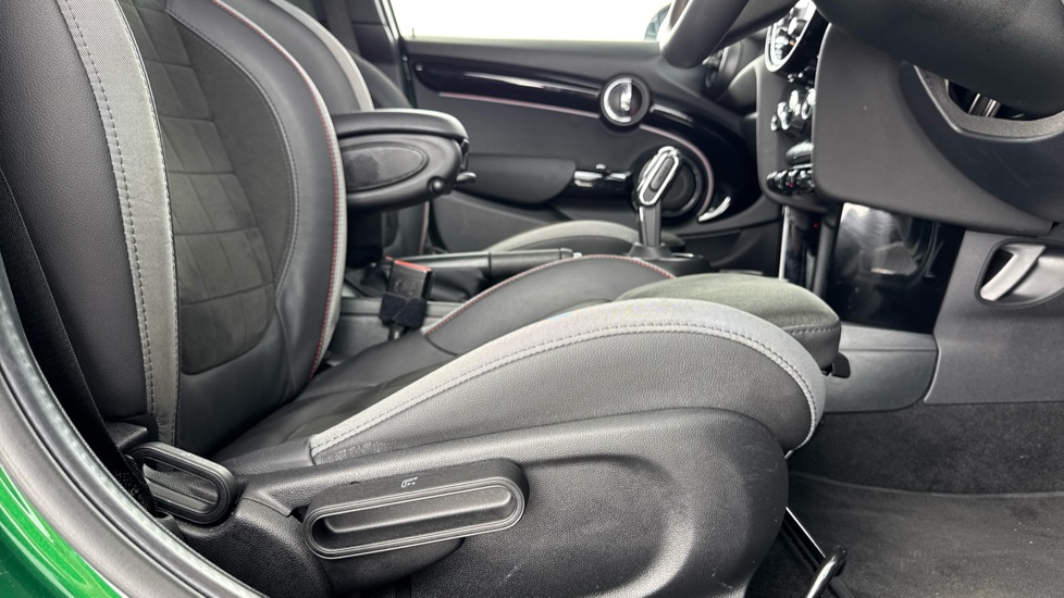 MINI Hatchback 1.5 Cooper Sport Premium 5dr Auto Petrol Hatchback - Image 42