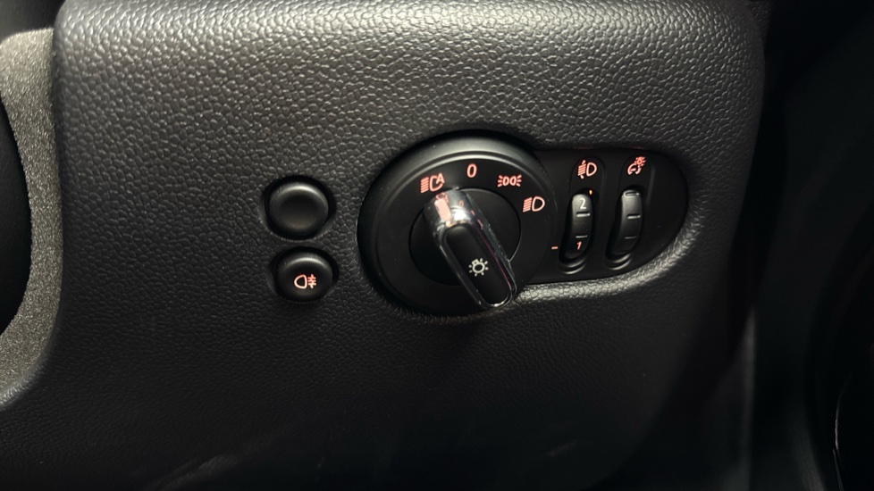 MINI Hatchback 1.5 Cooper Sport Premium 5dr Auto Petrol Hatchback - Image 54
