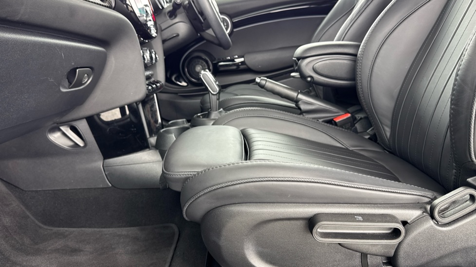 MINI Convertible 2.0 Cooper S Resolute Edition 2dr Auto Petrol Convertible - Image 34