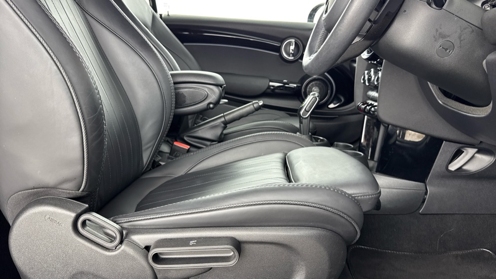 MINI Convertible 2.0 Cooper S Resolute Edition 2dr Auto Petrol Convertible - Image 39