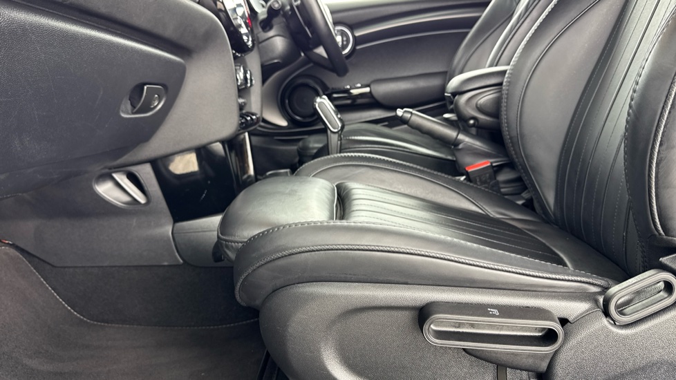 MINI Cooper 2.0 S Exclusive 2dr Auto Petrol Convertible - Image 33