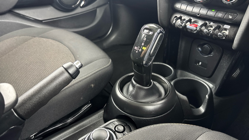 MINI Hatchback 1.5 Cooper Classic Premium 5dr Auto Petrol Hatchback - Image 10